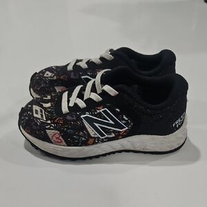 New Balance Kids Black Sneakers with Multicolor Pattern Sz 6 Baby.